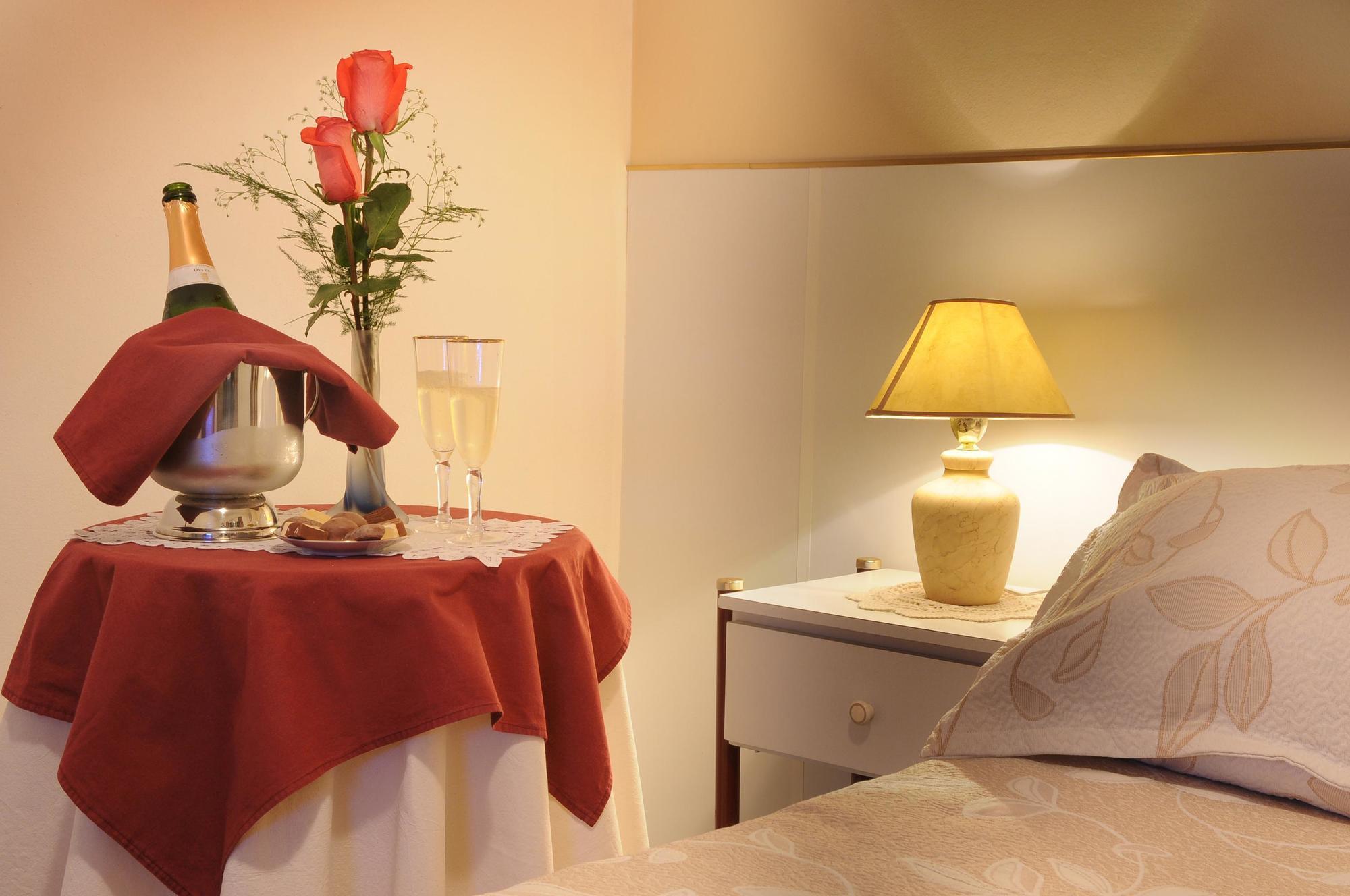 Hotel Salerno Villa Carlos Paz Bagian luar foto