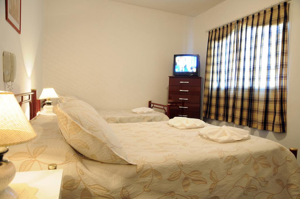 Hotel Salerno Villa Carlos Paz Ruang foto